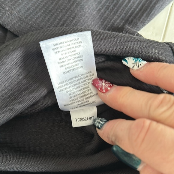 Ellen Tracy size XL ribbed, black, long sleeve V-neck shirt NWT slits I. Side - Picture 10 of 11